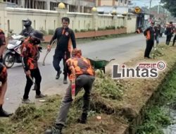 Sambut HUT RI ke 76 PAC Pemuda Pancasila Laksanakan Baksos Di Ruas Jalan Raya Cisayong