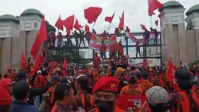 Ribuan Massa Anggota Ormas Pemuda Pancasila Geruduk Gedung DPRRI